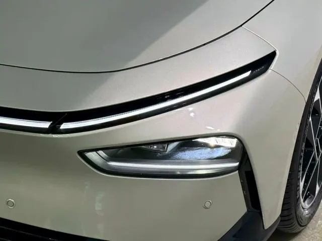 Xpeng P7+ — Фото автомобиля 22