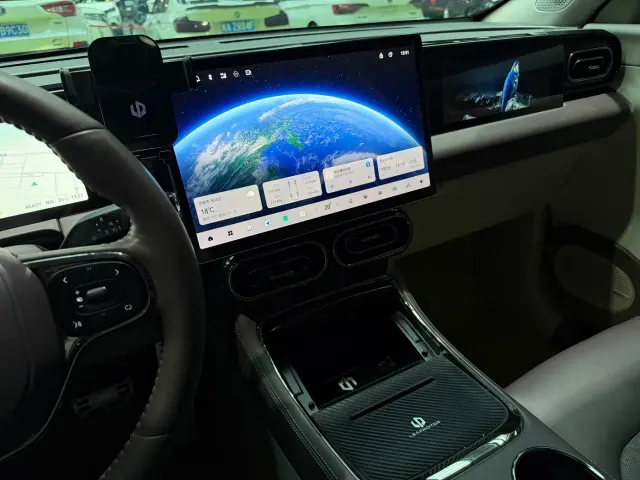 Leapmotor C11 — Фото автомобиля 12