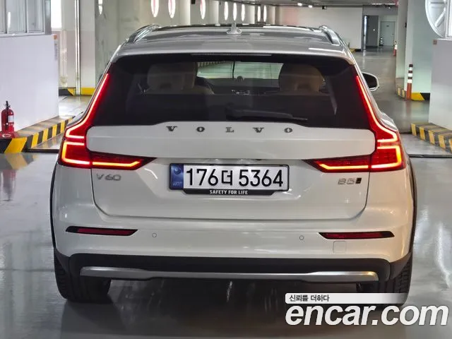 Volvo V60 — Фото автомобиля 4