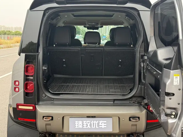 Land Rover Defender — Фото автомобиля 10
