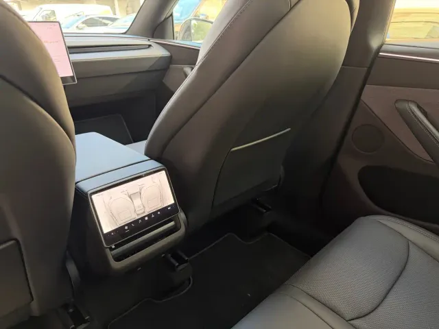 Tesla Model Y — Фото автомобиля 7