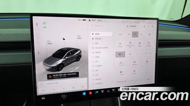 Tesla Model Y — Фото автомобиля 30