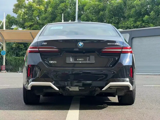 BMW i5 — Фото автомобиля 8
