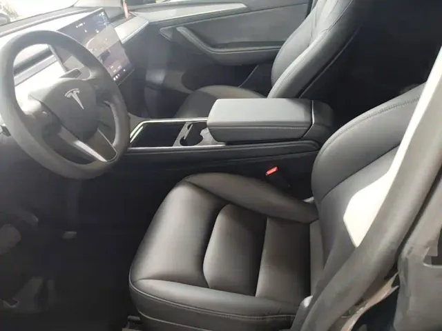 Tesla Model Y — Фото автомобиля 14
