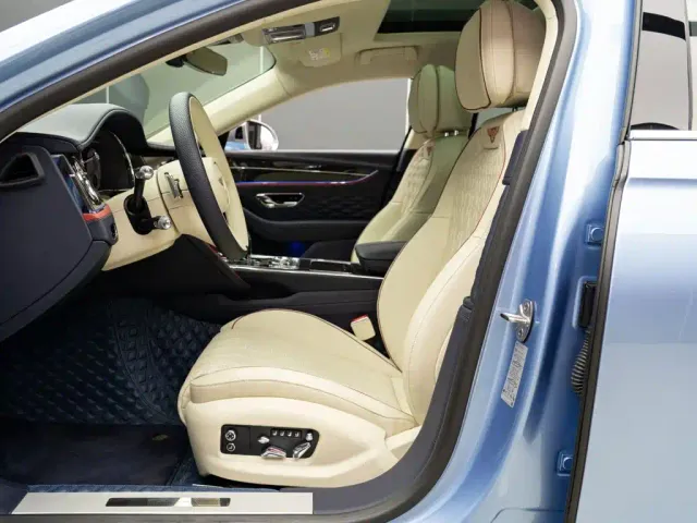 Bentley Flying Spur — Фото автомобиля 11