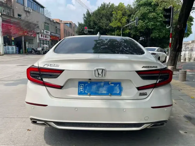Honda Accord — Фото автомобиля 3