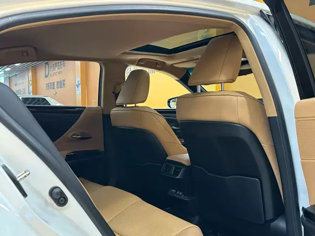 Lexus ES — Фото автомобиля 9