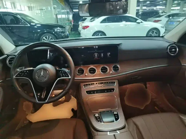 Mercedes-Benz E-Class — Фото автомобиля 9