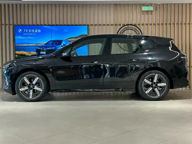 BMW iX — Фото автомобиля 6