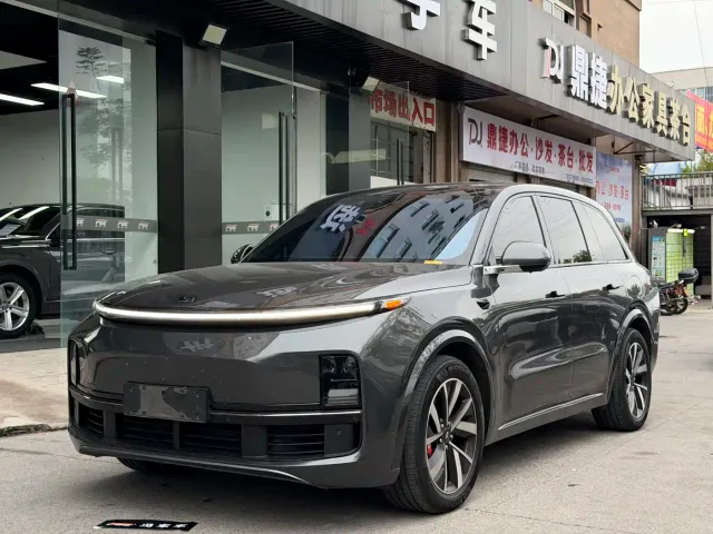 Li Auto L8 — Фото автомобиля 3