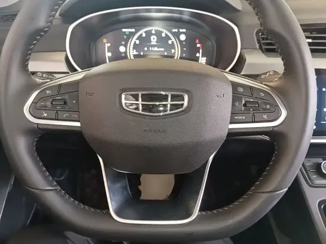 Geely Boyue — Фото автомобиля 10