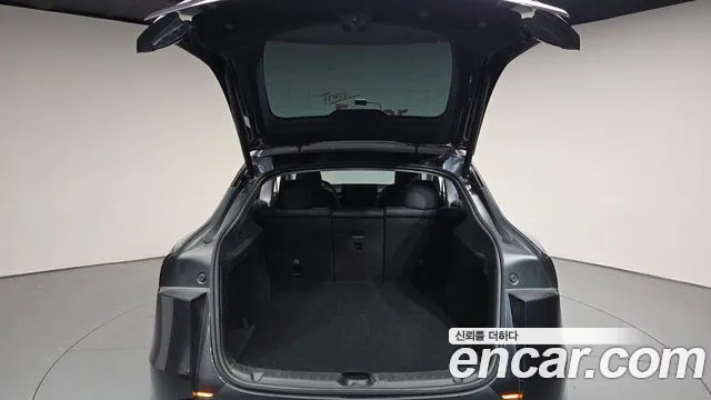 Tesla Model Y — Фото автомобиля 4