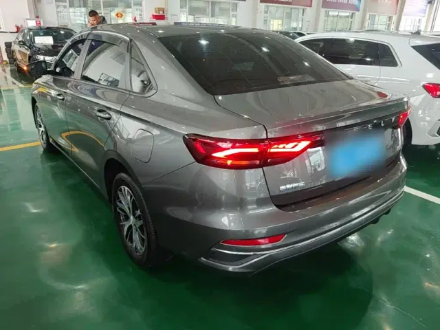 Geely Emgrand — Фото автомобиля 4