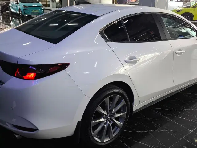 Mazda Axela — Фото автомобиля 4