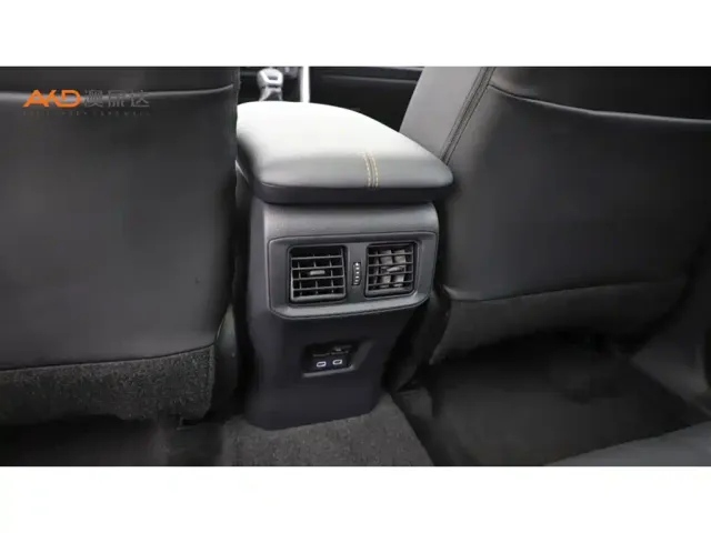 Toyota RAV4 — Фото автомобиля 9
