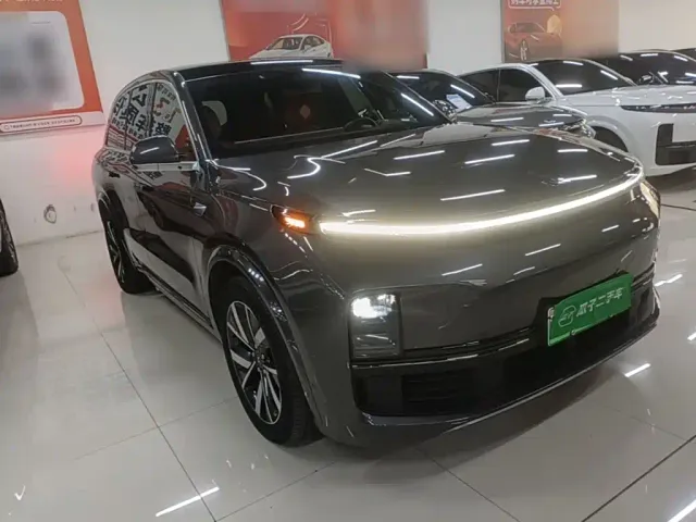 Li Auto L8 — Фото автомобиля 3