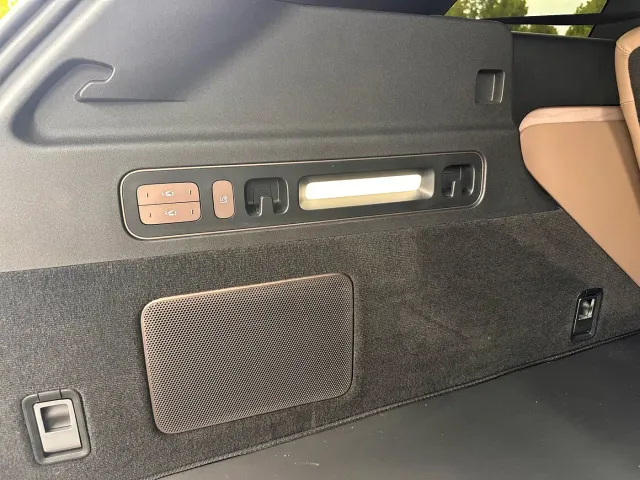 Li Auto L8 — Фото автомобиля 11