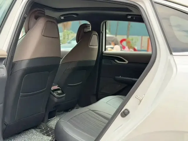 Changan Eado — Фото автомобиля 6