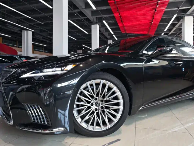 Lexus LS — Фото автомобиля 9