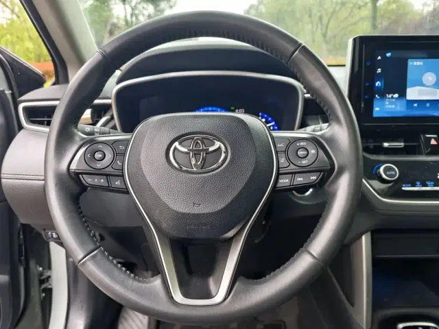 Toyota Corolla Cross — Фото автомобиля 2