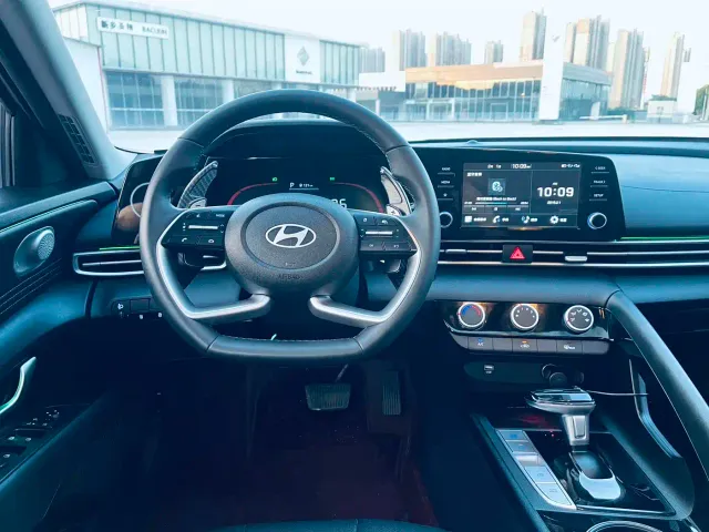 Hyundai Elantra — Фото автомобиля 9
