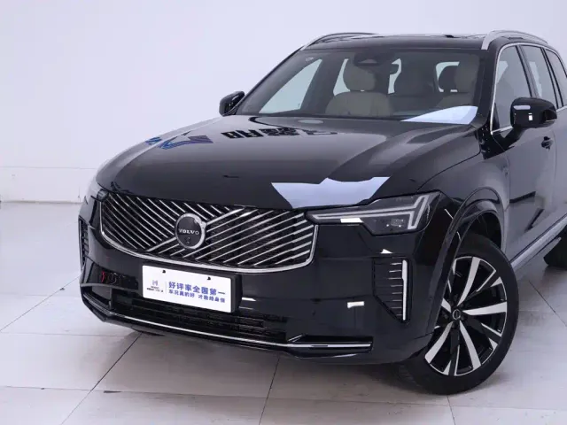 Volvo XC90 — Фото автомобиля 3