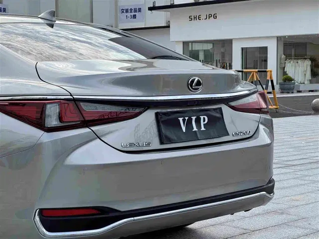 Lexus ES — Фото автомобиля 22