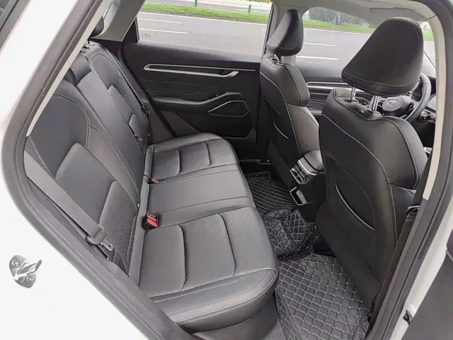 Geely Emgrand — Фото автомобиля 10