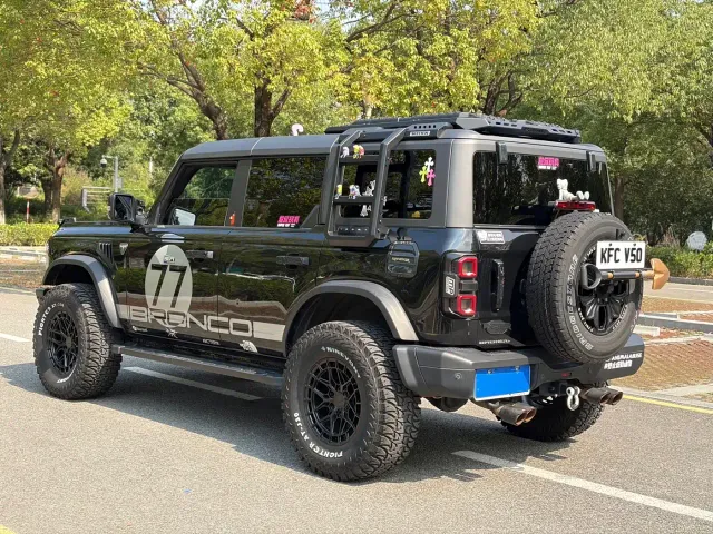 Ford Bronco — Фото автомобиля 15