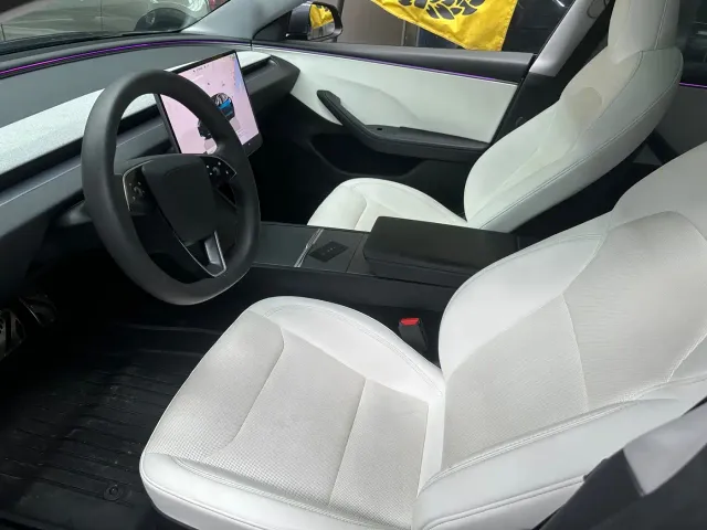 Tesla Model 3 — Фото автомобиля 4