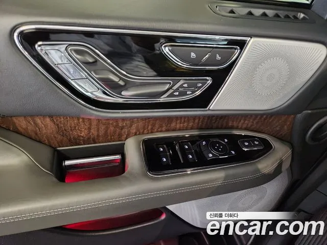 Lincoln Navigator — Фото автомобиля 18