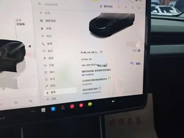 Tesla Model Y — Фото автомобиля 11