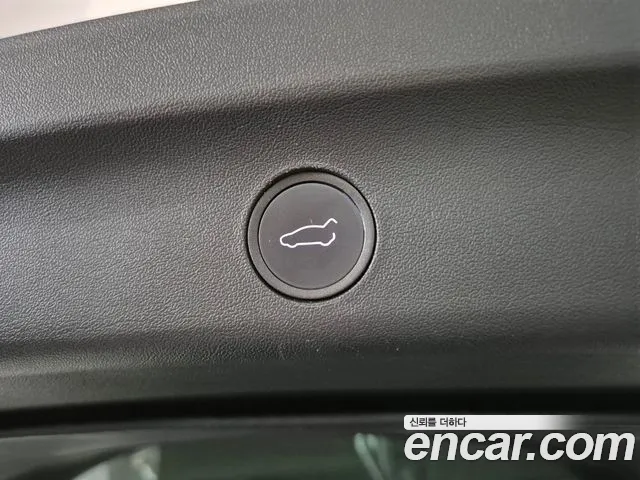 Tesla Model Y — Фото автомобиля 9