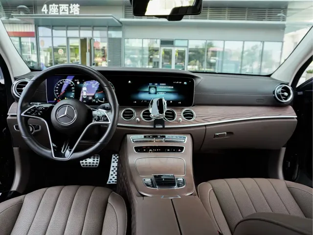 Mercedes-Benz E-Class — Фото автомобиля 25