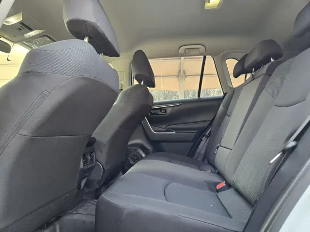 Toyota RAV4 — Фото автомобиля 8