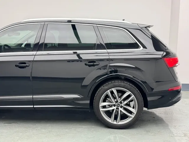 Audi Q7 — Фото автомобиля 9