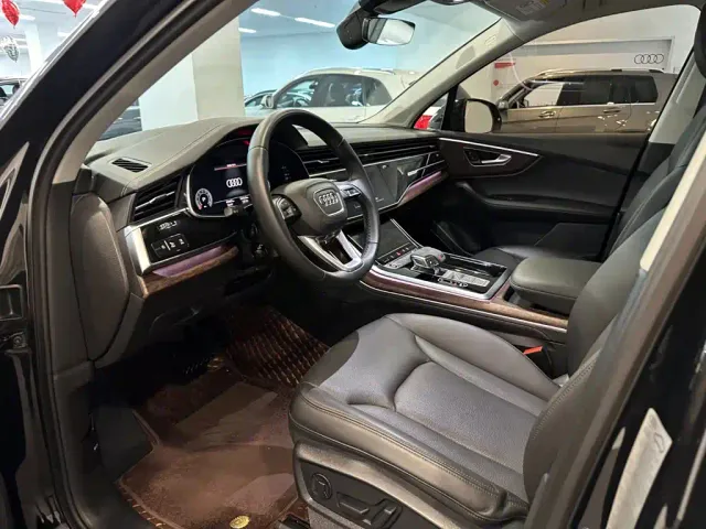 Audi Q7 — Фото автомобиля 10