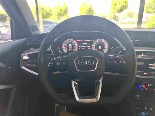 Audi Q3 — Фото автомобиля 11