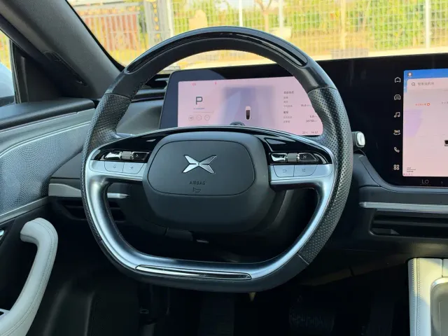 Xpeng P7 — Фото автомобиля 9