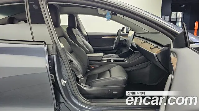 Tesla Model 3 — Фото автомобиля 11