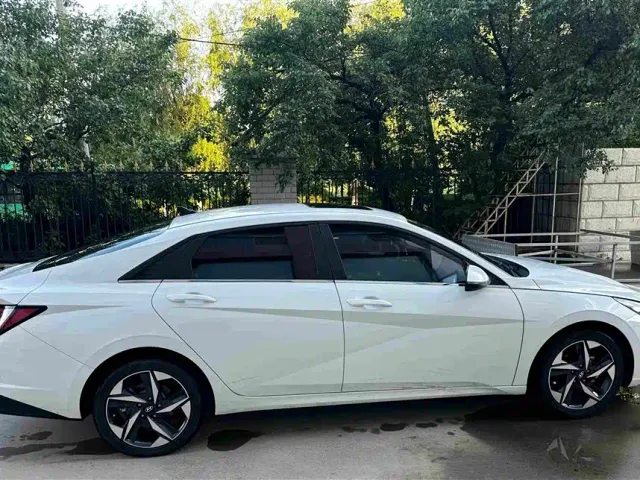 Hyundai Elantra — Фото автомобиля 14