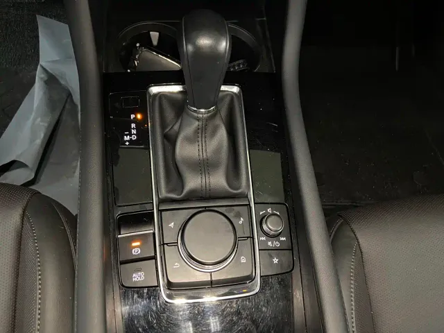 Mazda Axela — Фото автомобиля 16