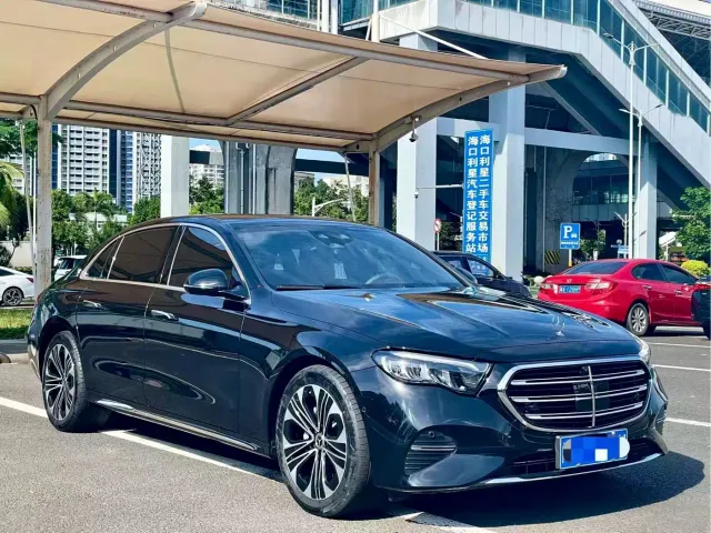 Mercedes-Benz E-Class — Фото автомобиля 3