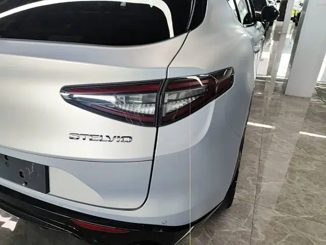 Alfa Romeo Stelvio — Фото автомобиля 7