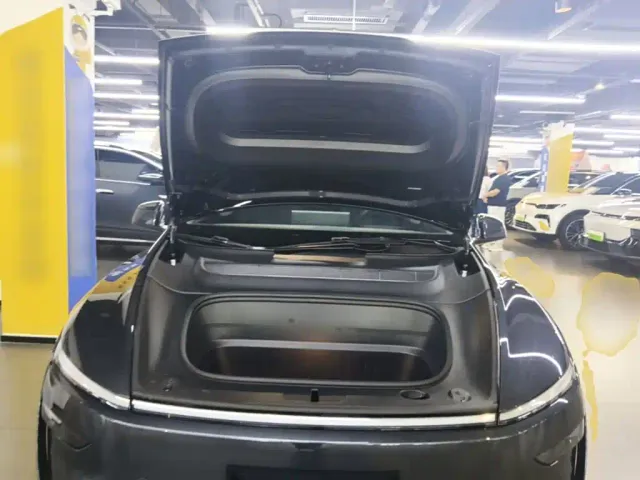 Tesla Model Y — Фото автомобиля 19