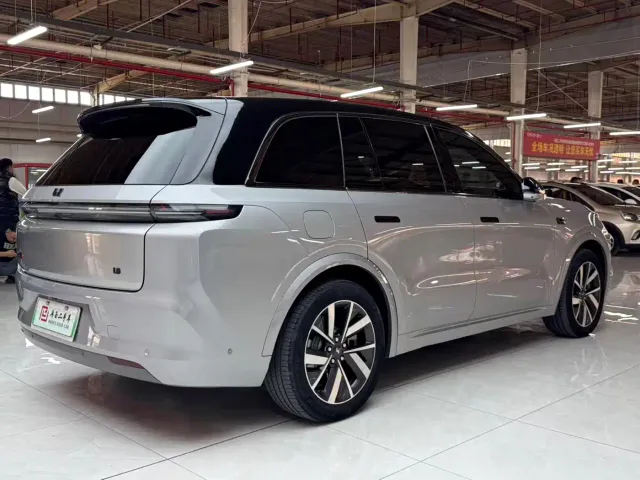 Li Auto L8 — Фото автомобиля 9