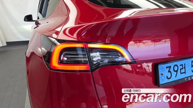 Tesla Model Y — Фото автомобиля 8