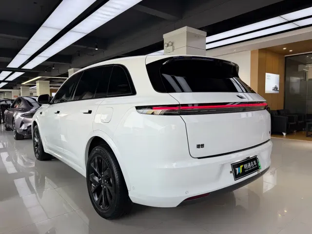 Li Auto L7 — Фото автомобиля 5