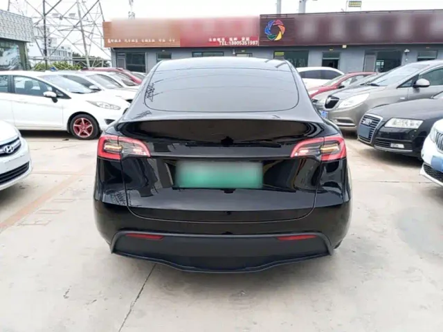 Tesla Model Y — Фото автомобиля 5
