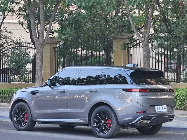 Land Rover Range Rover Sport — Фото автомобиля 3